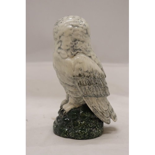 928 - A ROYAL DOULTON, 1984, SNOWY OWL, WHYTE AND MACKAY DECANTER