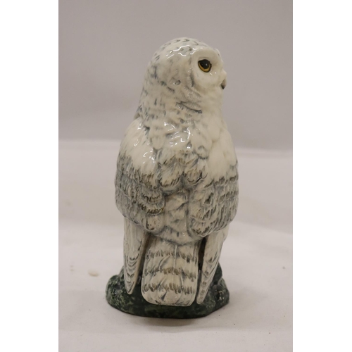 928 - A ROYAL DOULTON, 1984, SNOWY OWL, WHYTE AND MACKAY DECANTER