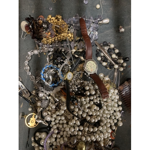 964 - A QUANTITY OF COSTUME JEWELLERY TO INCLUDE NECKLACES, EARRINGS, BROOCHES ETC