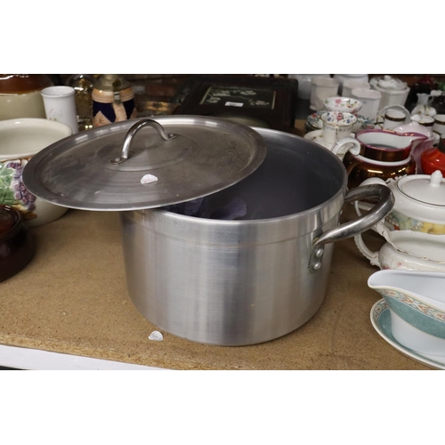 1028 - A LARGE LIDDED JAM PAN