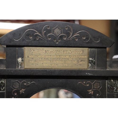 1073A - A VERY HEAVY VINTAGE SLATE MANTLE CLOCK BODY, WITH BRASS INSCRIPTION PLATE, PLUS A METMEC MANTLE CLO... 