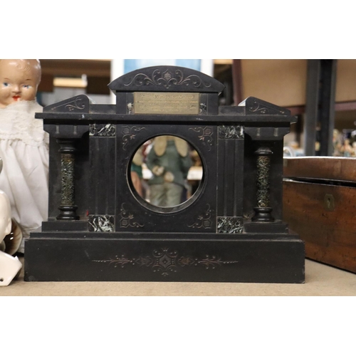 1073A - A VERY HEAVY VINTAGE SLATE MANTLE CLOCK BODY, WITH BRASS INSCRIPTION PLATE, PLUS A METMEC MANTLE CLO... 