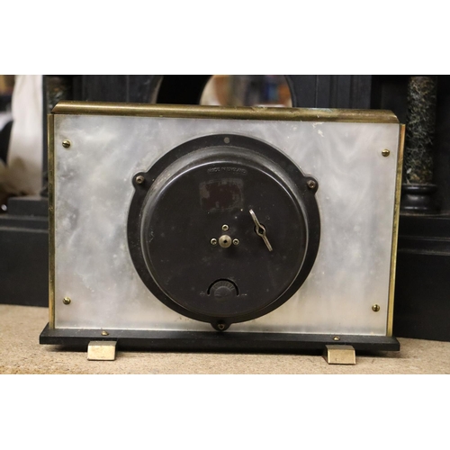 1073A - A VERY HEAVY VINTAGE SLATE MANTLE CLOCK BODY, WITH BRASS INSCRIPTION PLATE, PLUS A METMEC MANTLE CLO... 