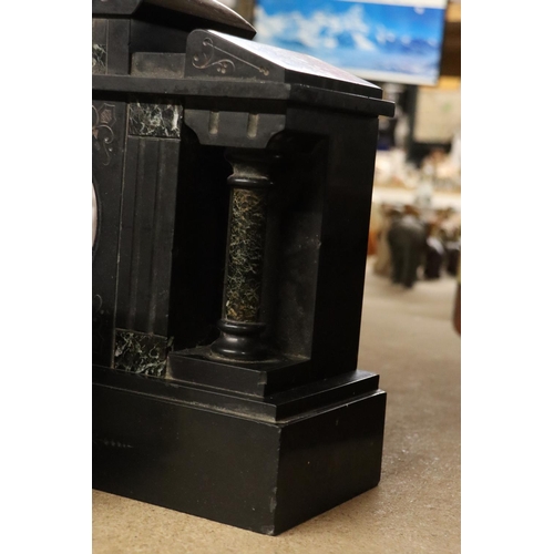 1073A - A VERY HEAVY VINTAGE SLATE MANTLE CLOCK BODY, WITH BRASS INSCRIPTION PLATE, PLUS A METMEC MANTLE CLO... 