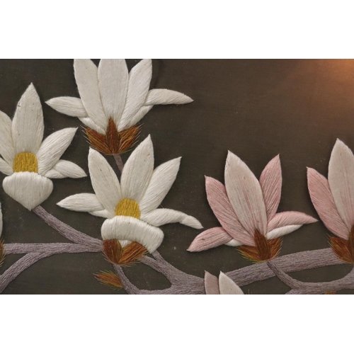 1095 - A 3D EFFECT, EMBROIDERED, FRAMED FLORAL PICTURE ON FABRIC