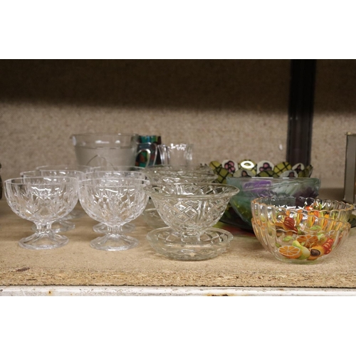 1222 - A QUANTITY OF GLASSWARE TO INCLUDE A LARGE COLOURED BOWL, DESSERT BOWLS, A JUG, ETC