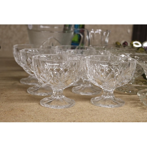 1222 - A QUANTITY OF GLASSWARE TO INCLUDE A LARGE COLOURED BOWL, DESSERT BOWLS, A JUG, ETC