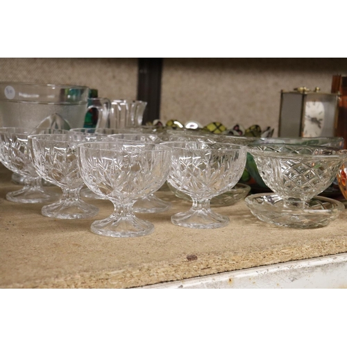 1222 - A QUANTITY OF GLASSWARE TO INCLUDE A LARGE COLOURED BOWL, DESSERT BOWLS, A JUG, ETC