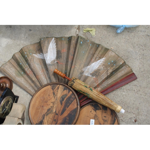 1813 - AN ASSORTMENT OF VINTAGE ITEMS TO INCLUDE A FAN, A PARASOL AND CLOCKS ETC