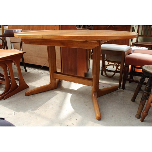 2536 - A RETRO TEAK EXTENDING DINING TABLE ON WHALE FIN LEGS, 52