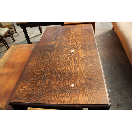 2658 - AN EARLY 20TH CENTURY OAK GATELEG DINING TABLE ON TURNED LEGS 72