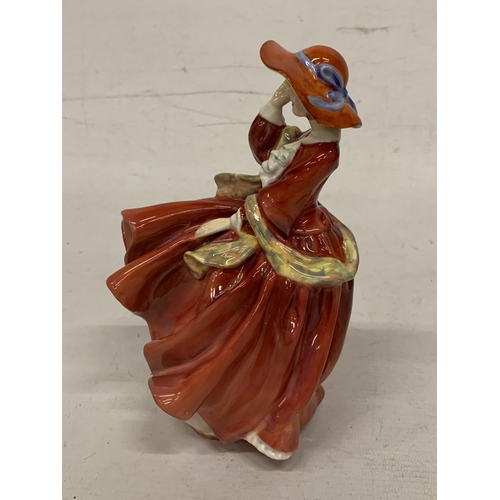 722 - A ROYAL DOULTON FIGURINE 