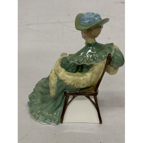 725 - A ROYAL DOULTON FIGURINE 