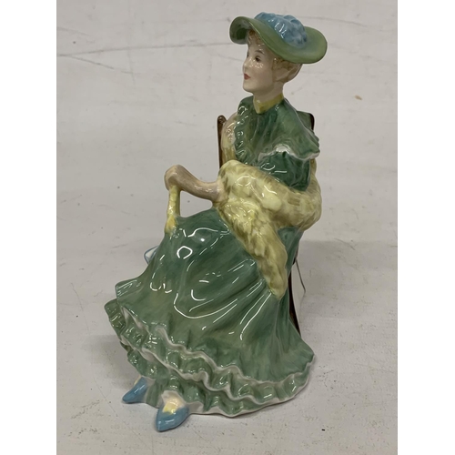 725 - A ROYAL DOULTON FIGURINE 