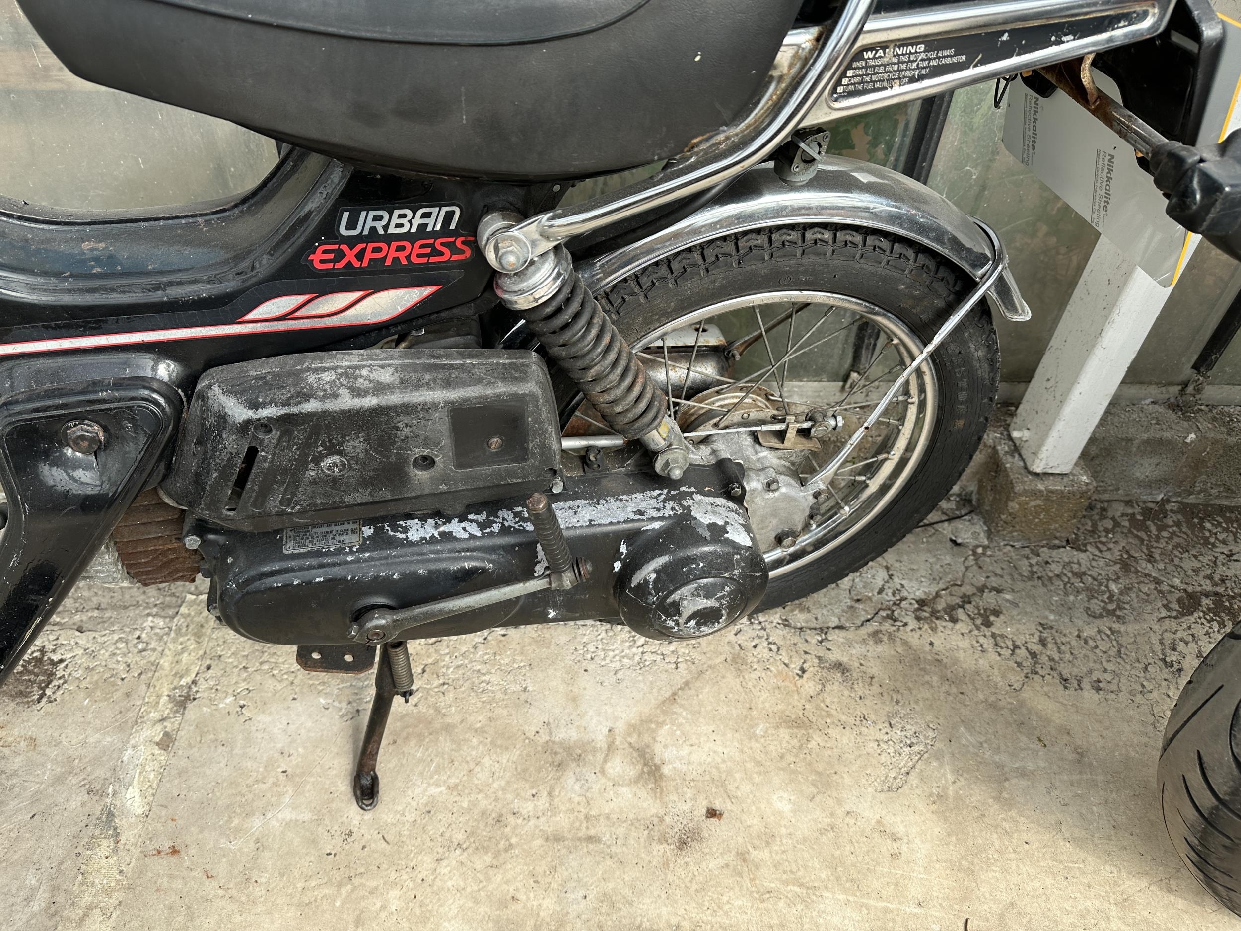 A 1982 HONDA URBAN EXPRESS 50CC MOPED, KICK START, AUTOMATIC, COMPLETE