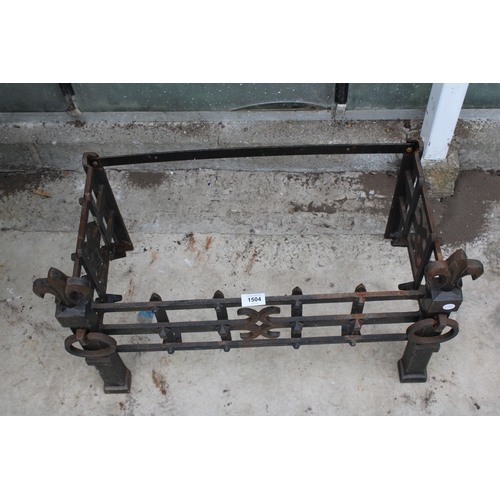 1504 - A DECORATIVE VINTAGE CAST IRON FIRE GRATE