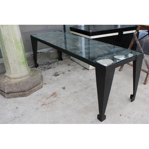 1517 - A VINTAGE STYLE METAL COFFEE TABLE WITH GLASS TOP AND FORMED FROM HORSE SHOES