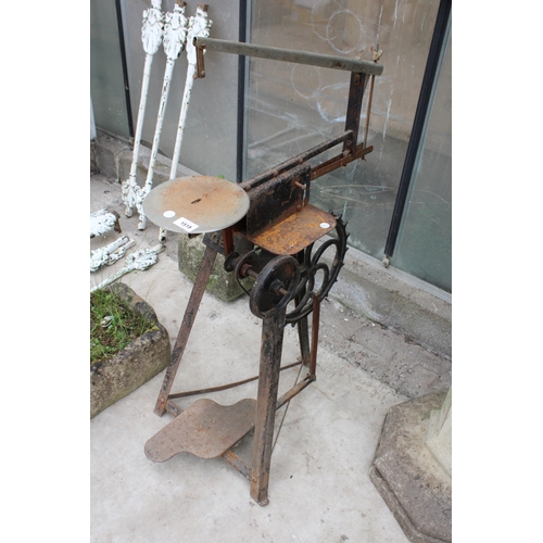 1519 - A VINTAGE GEM TREADLE SCROLL SAW