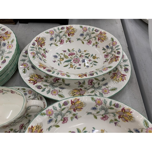 112 - A LARGE QUANTITY OF MINTON HADDON HALL TO INCLUDE SERVING BOWLS, PLATTER, DINNER PLATES, SOUP BOWLS,... 