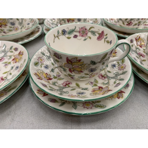 112 - A LARGE QUANTITY OF MINTON HADDON HALL TO INCLUDE SERVING BOWLS, PLATTER, DINNER PLATES, SOUP BOWLS,... 