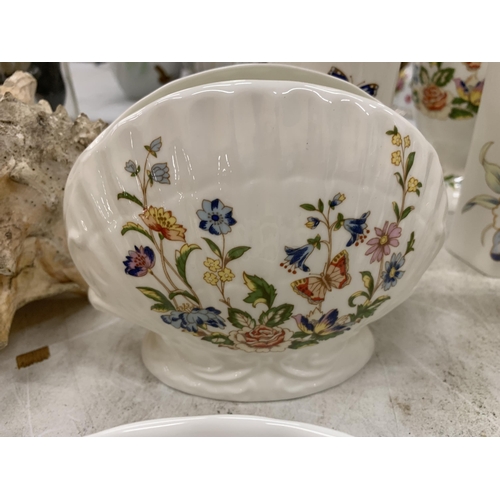 123 - A QUANTITY OF AYNSLEY COTTAGE GARDEN TO INCLUDE A FOOTED PEDESTAL BOWL, VASES, BELL, TRINKET DISHES,... 