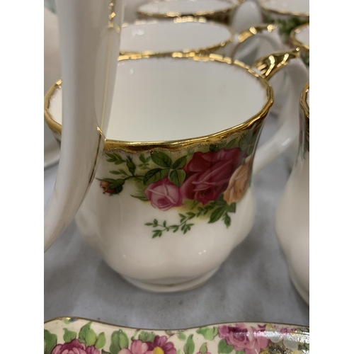 128 - A QUANTITY OF COLLECTABLE CERAMICS TO INCLUDE A ROYAL ALBERT OLD COUNTRY ROSES COFFEEPOT AND MUGS, A... 