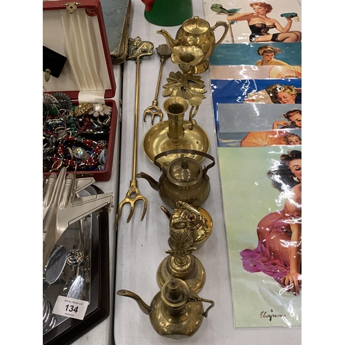 131 - A COLLECTION OF BRASS ITEMS TO INCLUDE KETTLES, BELLS, CANDLESTICKS, ETC.,