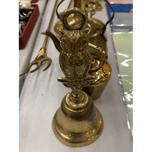 131 - A COLLECTION OF BRASS ITEMS TO INCLUDE KETTLES, BELLS, CANDLESTICKS, ETC.,