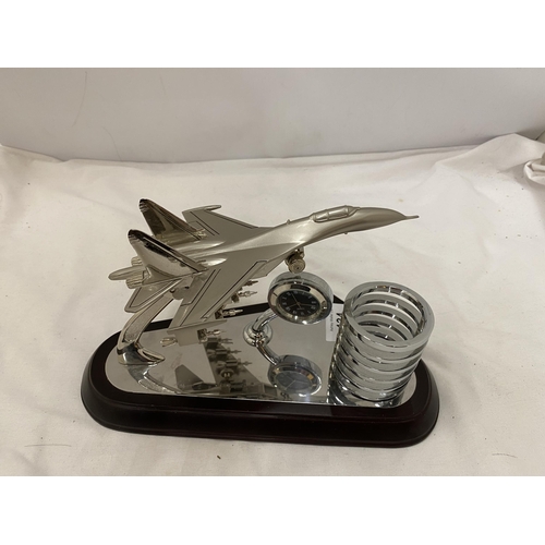 134 - AN F15 DESKTOP MODEL AIRCRAFT PLANE, CLOCK AND PEN HOLDER