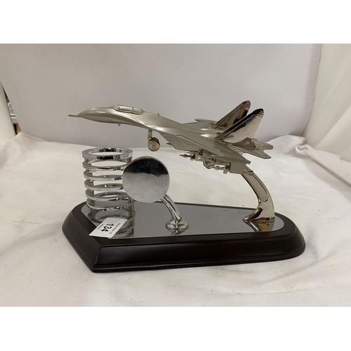 134 - AN F15 DESKTOP MODEL AIRCRAFT PLANE, CLOCK AND PEN HOLDER