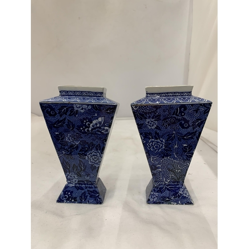 170 - A PAIR OF EARLY 20TH CENTURY, SHELLEY, 'BLUE DRAGON' VASES, HEIGHT 15CM