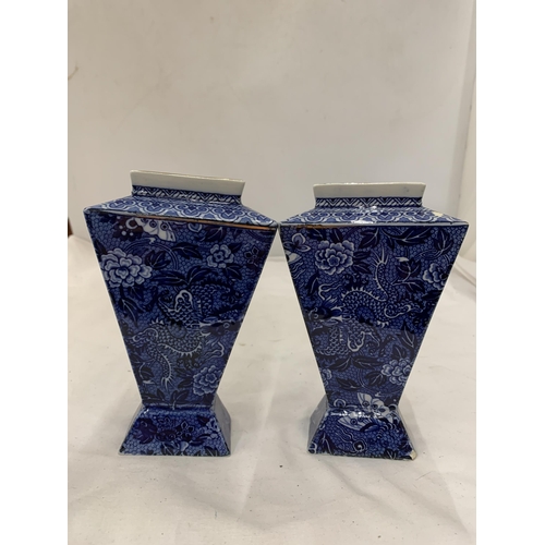 170 - A PAIR OF EARLY 20TH CENTURY, SHELLEY, 'BLUE DRAGON' VASES, HEIGHT 15CM