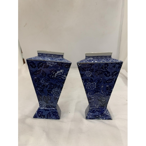 170 - A PAIR OF EARLY 20TH CENTURY, SHELLEY, 'BLUE DRAGON' VASES, HEIGHT 15CM