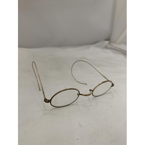 171 - A PAIR OF VICTORIAN SPECTACLES, CASED