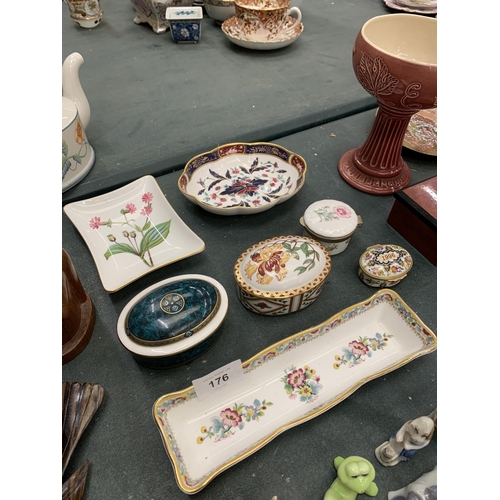 176 - A QUANTITY OF TRINKET BOXES AND TRAYS TO INCLUDE ROYAL CROWN DERBY, MINTON, ROYAL WORCESTER, ETC