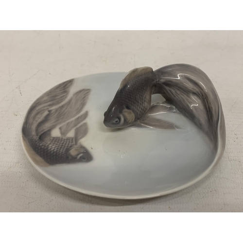 735 - A ROYAL COPENHAGEN DENMARK 3D FANTAIL/VEILTAIL GOLDFISH SCULPTURE COLLECTABLE PLATE