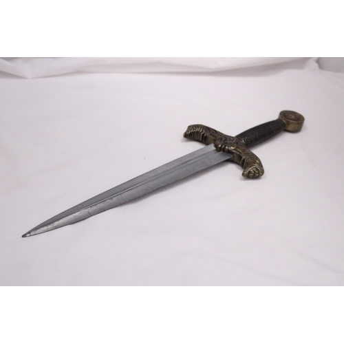 190 - A HEAVY MYTHOLOGY LONG DAGGER, LENGTH 42CM