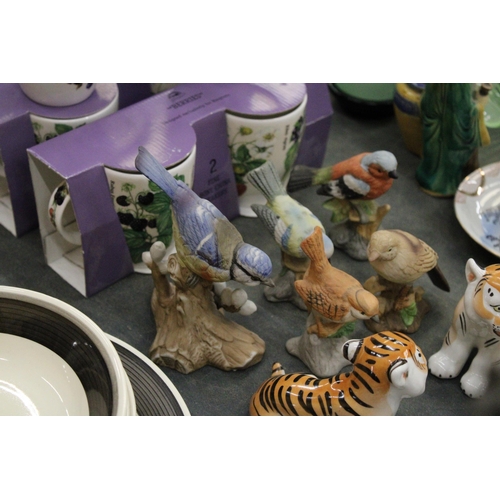 218 - A COLLECTION OF CERAMIC BIRDS AND ANIMALS, TO INCLUDE LOMONOSOV TIGERS, 1 A/F, A PAIR OF POODLES, PL... 