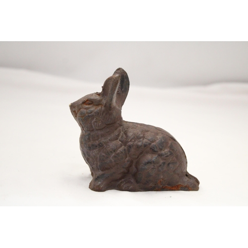 219 - A CAST IRON BUNNY DOORSTOP, HEIGHT 10CM