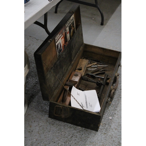 221 - A VINTAGE WOODWORKERS CHEST BEARING INITIAL'S GW WITH TOOLS BELONGING TO RENOWNED CARPENTER GORDON W... 