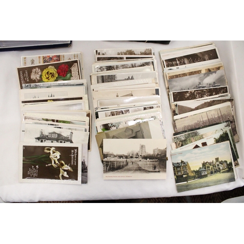 224 - A QUANTITY OF VINTAGE POSTCARDS TO INCLUDE A BLUE FOLDER