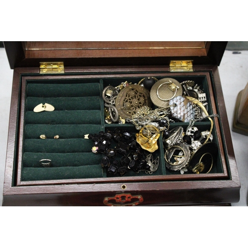 229 - A LARGE MIXED LOT OF JEWELLERY TO INCLUDE EARINGS, BROOCHES, NECKLACES ETC PLUS A JEWELLERY BOX