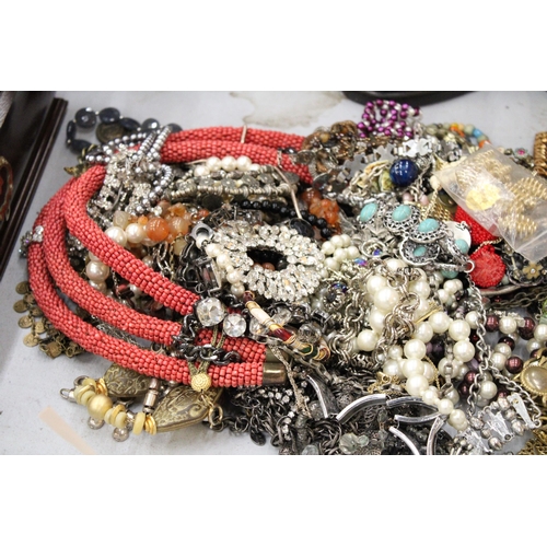 229 - A LARGE MIXED LOT OF JEWELLERY TO INCLUDE EARINGS, BROOCHES, NECKLACES ETC PLUS A JEWELLERY BOX