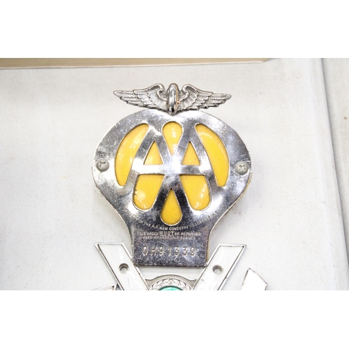 238 - A QUANTITY OF VINTAGE CAR BADGES TO INCLUDE THE AA, VETERAN MOTORISTS ASSOCIATION CAR CLUB BADGES ET... 