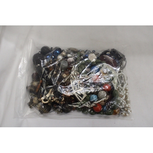 248 - A BAG OF VINTAGE COSTUME JEWELLERY