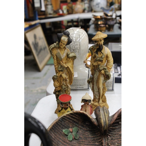 257 - A MIXED LOT TO INCLUDE A PAIR OF VINTAGE HAND DECORATED CHINESE ORIENTAL STATUES PLUS A ONYX AFRICAN... 