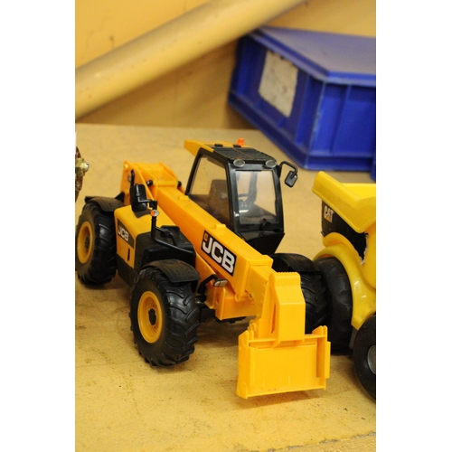 262 - FIVE CAT AND JCB TOY VEHICLES