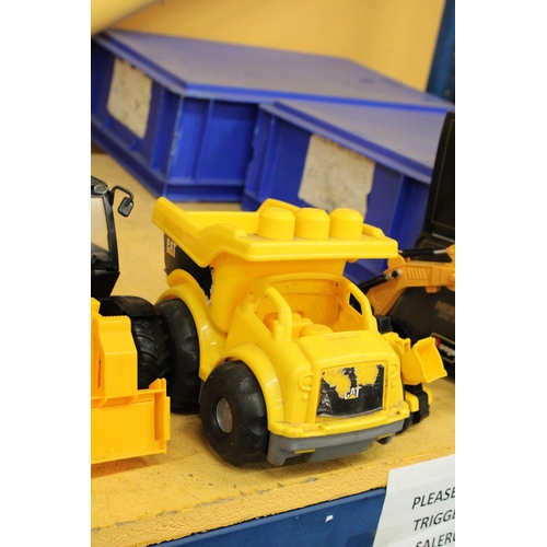 262 - FIVE CAT AND JCB TOY VEHICLES