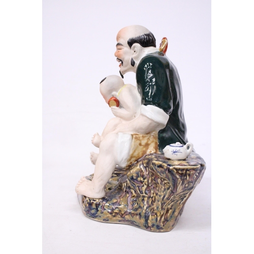 402 - A CHINESE PORCELAIN MAN WITH BABY