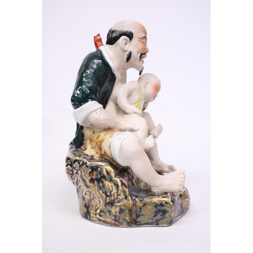 402 - A CHINESE PORCELAIN MAN WITH BABY